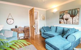 Derby Dream House - Cozy Retreat For Your Getaway